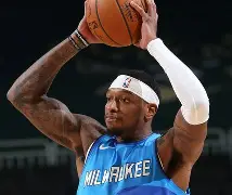 集结日密尔沃基雄鹿回应争议转会期布莱顿调整名单以备CBA季后赛，网友：转会期本菲卡防线松动 